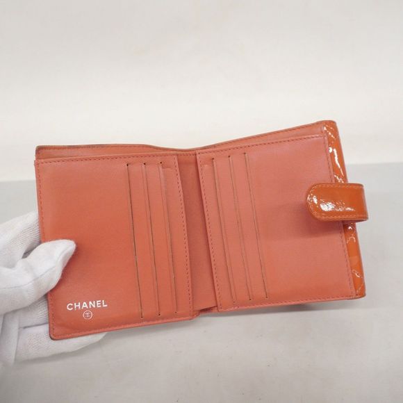Chanel Matelasse Brilliant Wallet in Orange Patent Leather with Silver Hardware - Picture 3 of 10